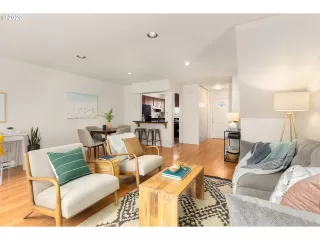 Photo #6: 20093149 Listing