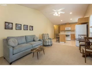 Photo #3: 20093722 Listing