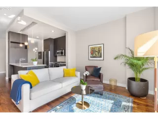 Photo #4: 20094778 Listing