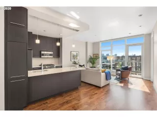 Photo #5: 20094778 Listing