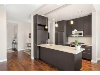 Photo #6: 20094778 Listing