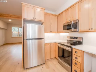 Photo #5: 20095148 Listing 