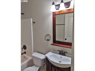 Photo #4: 20095612 Listing