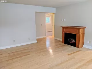 Photo #6: 20095612 Listing