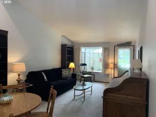 Photo #5: 20095886 Listing