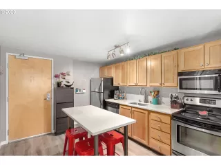 Photo #2: 20096489 Listing