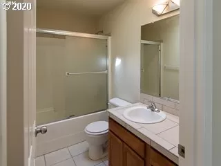 Photo #4: 20096533 Listing