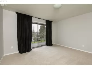 Photo #5: 20097086 Listing