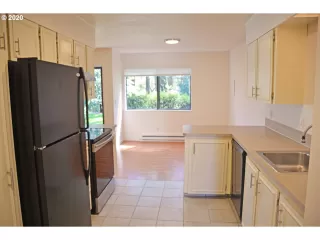 Photo #5: 20097491 Listing