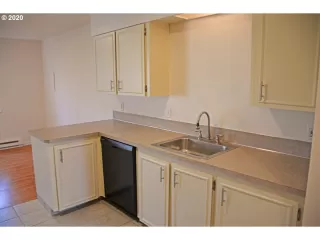 Photo #6: 20097491 Listing