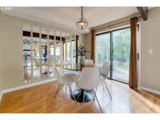 Photo #4: 20097809 Listing