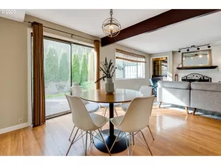 Photo #6: 20097809 Listing