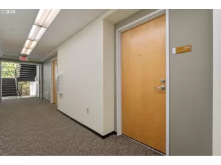 Photo #3: 20098828 Listing