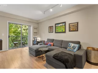 Photo #4: 20098828 Listing