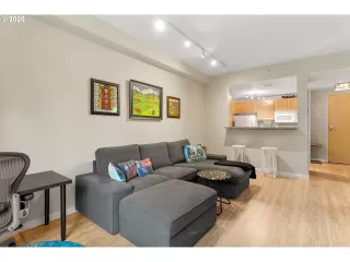 Photo #6: 20098828 Listing