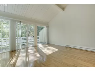 Photo #6: 20099598 Listing