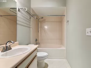 Photo #5: 20099694 Listing