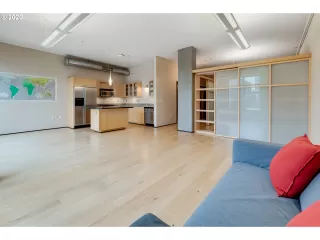 Photo #6: 20100132 Listing 