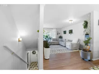 Photo #5: 201003214 Listing 