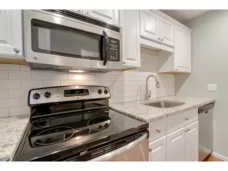 Photo #4: 20101989 Listing