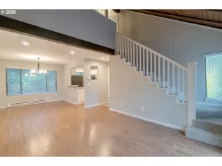 Photo #5: 20101989 Listing