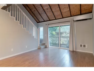 Photo #6: 20101989 Listing