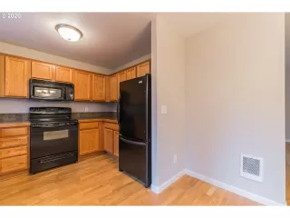 Photo #3: 20102115 Listing