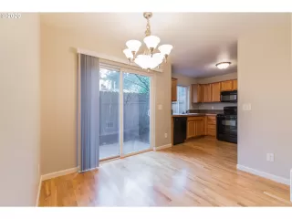 Photo #4: 20102115 Listing