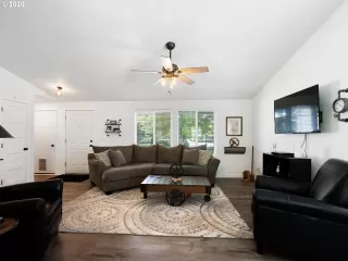 Photo #5: 20102192 Listing