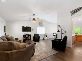 Photo #6: 20102192 Listing