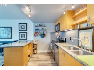 Photo #5: 20102250 Listing