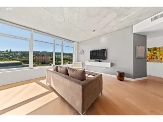 Photo #5: 20102631 Listing