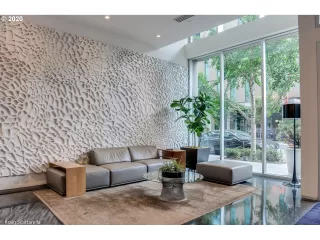 Photo #1: 20102729 Listing