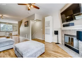 Photo #4: 20102874 Listing