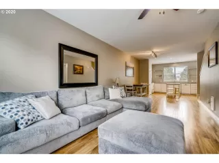 Photo #5: 20102874 Listing