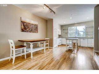 Photo #6: 20102874 Listing