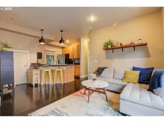 Photo #2: 20103063 Listing 