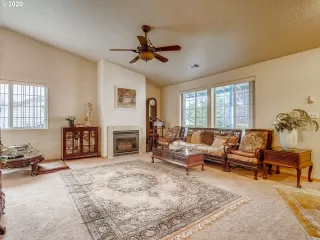 Photo #4: 20103112 Listing