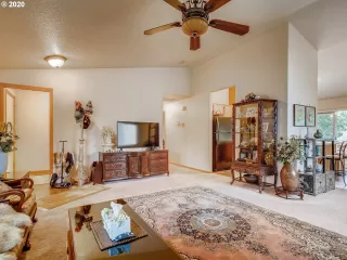 Photo #5: 20103112 Listing