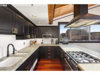 Photo #6: 20103585 Listing