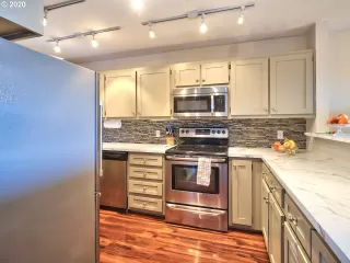 Photo #2: 20103724 Listing