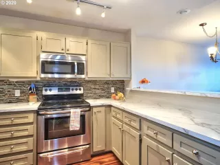 Photo #4: 20103724 Listing