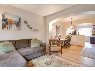 Photo #2: 20104072 Listing