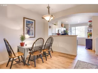 Photo #4: 20104072 Listing