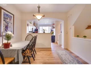 Photo #5: 20104072 Listing