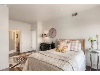 Photo #5: 20104622 Listing