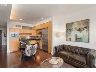 Photo #6: 20104622 Listing