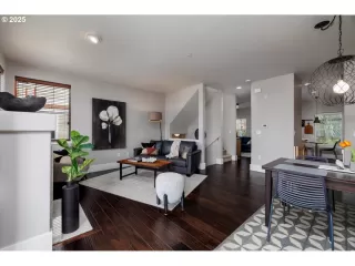 Photo #5: 201046861 Listing