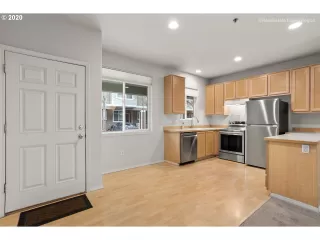 Photo #2: 20106412 Listing