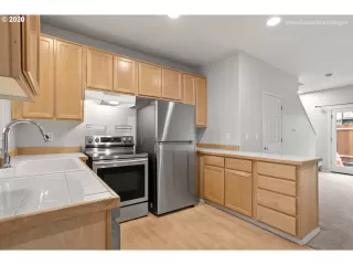 Photo #4: 20106412 Listing